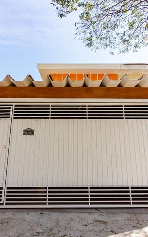 Casa à venda com 160m², 2 quartos e 2 vagasFachada