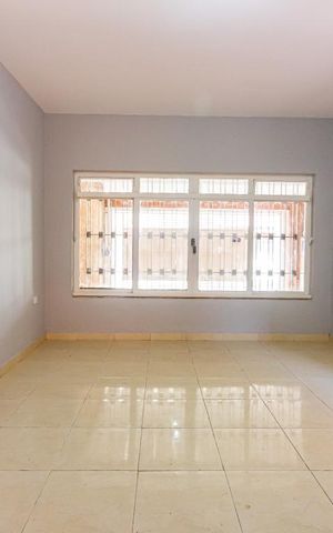 Casa à venda com 160m², 2 quartos e 2 vagasSala