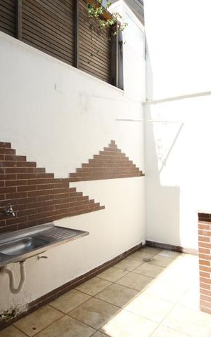 Casa para alugar com 110m², 2 quartos e 1 vagaÁrea de serviço