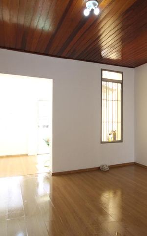 Casa para alugar com 110m², 2 quartos e 1 vagaSala