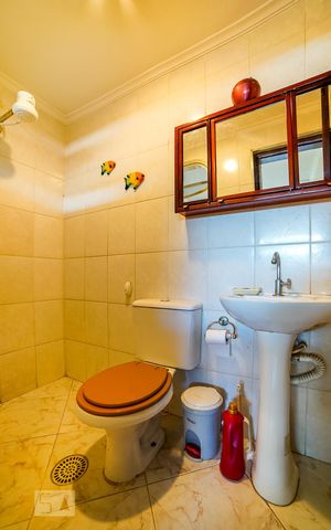 Casa à venda com 136m², 4 quartos e 2 vagas Casa à venda com 136m², 4 quartos e 2 vagasBanheiro do Quarto Reversível