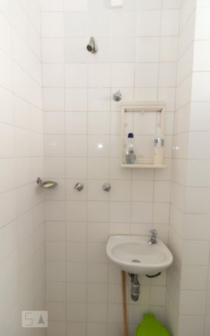 Apartamento à venda com 80m², 2 quartos e 1 vaga Apartamento à venda com 80m², 2 quartos e 1 vagaBanheiro de Serviço
