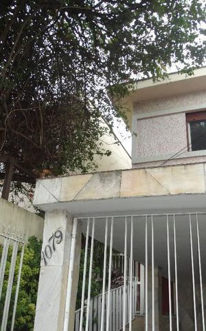 Casa à venda com 180m², 3 quartos e 1 vaga Casa à venda com 180m², 3 quartos e 1 vagaFachada