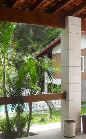 Casa à venda com 400m², 3 quartos e 8 vagas