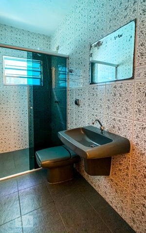 Casa à venda com 167m², 3 quartos e 2 vagas Casa à venda com 167m², 3 quartos e 2 vagasBanheiro Superior