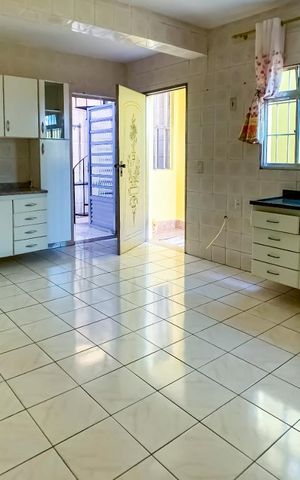 Casa à venda com 167m², 3 quartos e 2 vagas Casa à venda com 167m², 3 quartos e 2 vagasCozinha