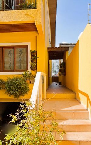Casa à venda com 315m², 3 quartos e 4 vagas Casa à venda com 315m², 3 quartos e 4 vagasEntrada