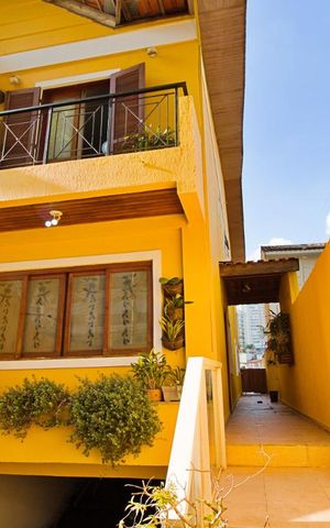 Casa à venda com 315m², 3 quartos e 4 vagas Casa à venda com 315m², 3 quartos e 4 vagasFachada