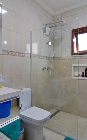 Casa à venda com 315m², 3 quartos e 4 vagas Casa à venda com 315m², 3 quartos e 4 vagasBanheiro da Suíte 2