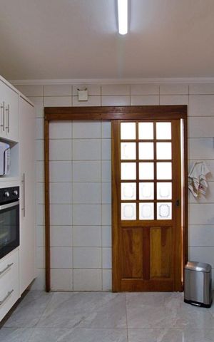 Casa à venda com 315m², 3 quartos e 4 vagas Casa à venda com 315m², 3 quartos e 4 vagasCozinha