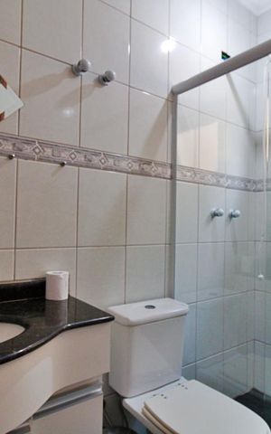 Casa à venda com 315m², 3 quartos e 4 vagas Casa à venda com 315m², 3 quartos e 4 vagasBanheiro da Suíte 1