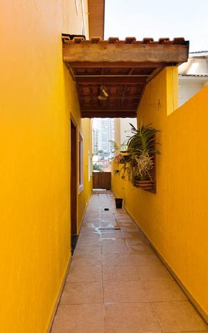 Casa à venda com 315m², 3 quartos e 4 vagas Casa à venda com 315m², 3 quartos e 4 vagasCorredor Lateral