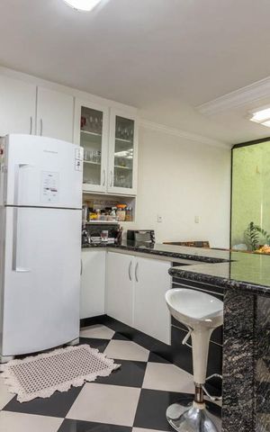 Casa à venda com 190m², 4 quartos e 4 vagas Casa à venda com 190m², 4 quartos e 4 vagasCozinha