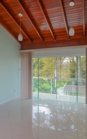 Casa à venda com 400m², 4 quartos e 4 vagas Casa à venda com 400m², 4 quartos e 4 vagasSala 4
