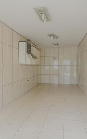 Casa à venda com 400m², 4 quartos e 4 vagas Casa à venda com 400m², 4 quartos e 4 vagasCozinha