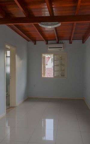 Casa à venda com 400m², 4 quartos e 4 vagas Casa à venda com 400m², 4 quartos e 4 vagasSuíte 4