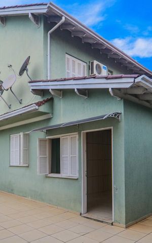 Casa à venda com 400m², 4 quartos e 4 vagas Casa à venda com 400m², 4 quartos e 4 vagasPátio