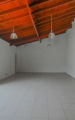Casa à venda com 400m², 4 quartos e 4 vagas Casa à venda com 400m², 4 quartos e 4 vagasGaragem