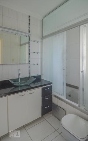 Casa à venda com 400m², 4 quartos e 4 vagas Casa à venda com 400m², 4 quartos e 4 vagasBanheiro da Suíte 2