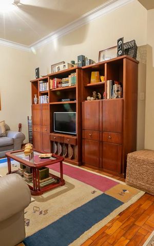 Casa à venda com 210m², 3 quartos e 2 vagasSala de TV