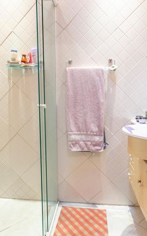 Casa à venda com 210m², 3 quartos e 2 vagasBanheiro