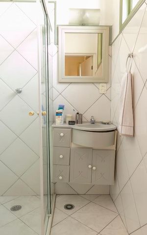 Casa à venda com 210m², 3 quartos e 2 vagasBanheiro da Suíte
