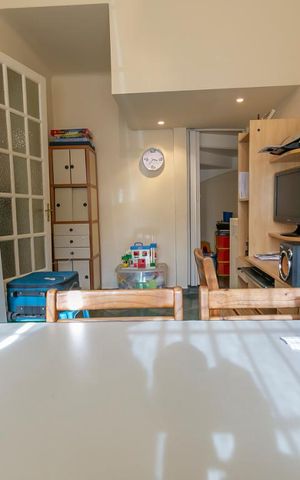 Casa à venda com 210m², 3 quartos e 2 vagasEscritório
