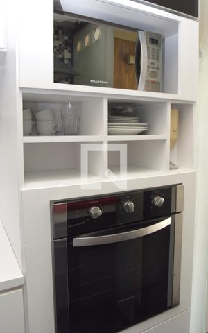 Apartamento para alugar com 70m², 2 quartos e 2 vagasDetalhe da cozinha