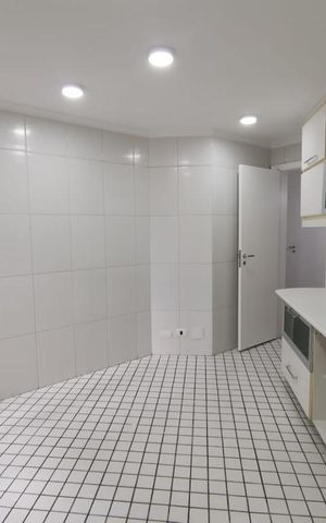 Apartamento à venda com 200m², 4 quartos e 3 vagas Apartamento à venda com 200m², 4 quartos e 3 vagasCozinha