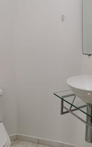 Apartamento à venda com 200m², 4 quartos e 3 vagas Apartamento à venda com 200m², 4 quartos e 3 vagasBanheiro