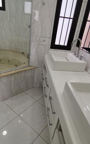 Apartamento à venda com 200m², 4 quartos e 3 vagas Apartamento à venda com 200m², 4 quartos e 3 vagasBanheiro