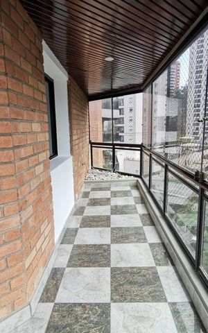 Apartamento à venda com 200m², 4 quartos e 3 vagas Apartamento à venda com 200m², 4 quartos e 3 vagasVaranda