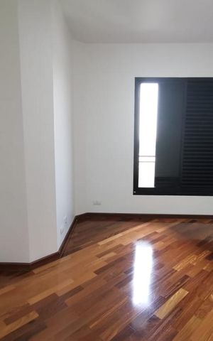 Apartamento à venda com 200m², 4 quartos e 3 vagas Apartamento à venda com 200m², 4 quartos e 3 vagasQuarto