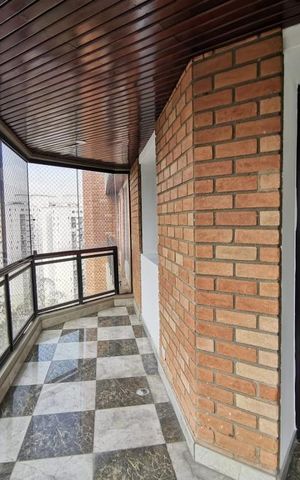 Apartamento à venda com 200m², 4 quartos e 3 vagas Apartamento à venda com 200m², 4 quartos e 3 vagasVaranda
