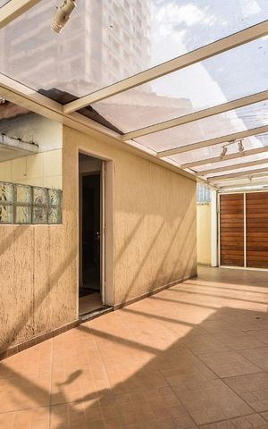 Casa à venda com 209m², 4 quartos e 2 vagas Casa à venda com 209m², 4 quartos e 2 vagasÁrea Externa