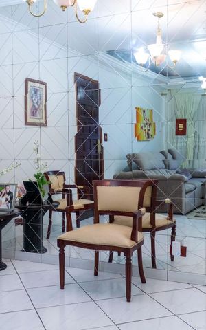 Casa à venda com 200m², 3 quartos e 4 vagasSala