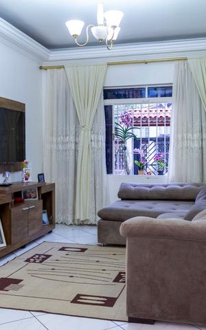 Casa à venda com 200m², 3 quartos e 4 vagasSala