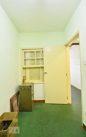 Casa à venda com 150m², 4 quartos e 1 vaga Casa à venda com 150m², 4 quartos e 1 vagaQuarto de Serviços