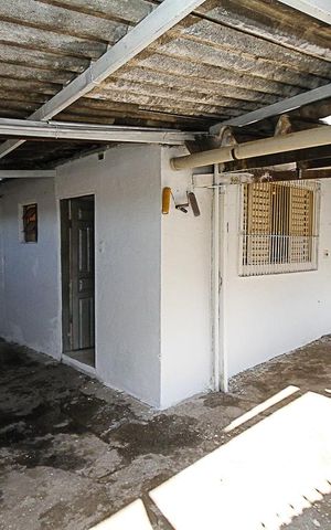 Casa à venda com 805m², 2 quartos e 6 vagas Casa à venda com 805m², 2 quartos e 6 vagasGaragem