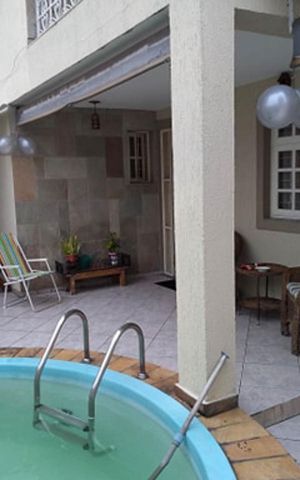 Casa à venda com 160m², 2 quartos e 4 vagas Casa à venda com 160m², 2 quartos e 4 vagasVaranda