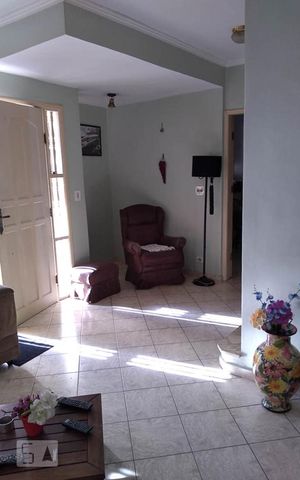 Casa à venda com 160m², 2 quartos e 4 vagas Casa à venda com 160m², 2 quartos e 4 vagasSala