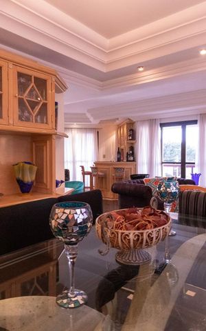 Apartamento à venda com 190m², 3 quartos e 3 vagas Apartamento à venda com 190m², 3 quartos e 3 vagasSala de Jantar