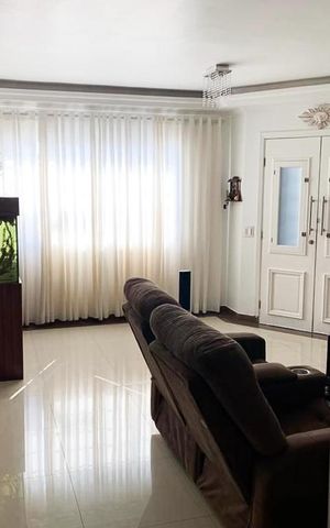 Casa à venda com 350m², 4 quartos e 5 vagasSala