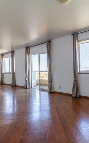 Apartamento à venda com 245m², 4 quartos e 2 vagas Apartamento à venda com 245m², 4 quartos e 2 vagasSala