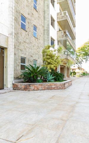 Apartamento à venda com 245m², 4 quartos e 2 vagas Apartamento à venda com 245m², 4 quartos e 2 vagasEntrada