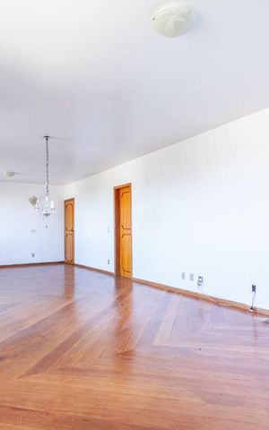 Apartamento à venda com 245m², 4 quartos e 2 vagas Apartamento à venda com 245m², 4 quartos e 2 vagasSala