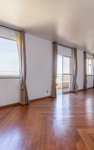 Apartamento à venda com 245m², 4 quartos e 2 vagas Apartamento à venda com 245m², 4 quartos e 2 vagasSala