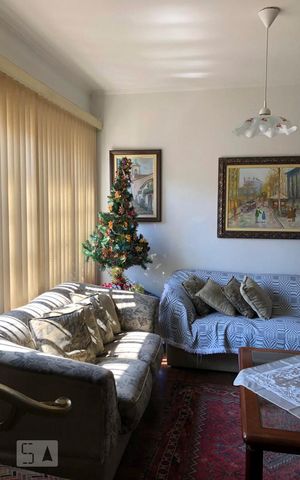 Casa à venda com 295m², 4 quartos e 3 vagas Casa à venda com 295m², 4 quartos e 3 vagasSala