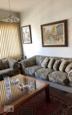 Casa à venda com 295m², 4 quartos e 3 vagas Casa à venda com 295m², 4 quartos e 3 vagasSala