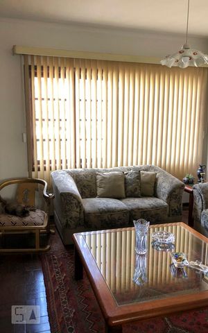 Casa à venda com 295m², 4 quartos e 3 vagas Casa à venda com 295m², 4 quartos e 3 vagasSala
